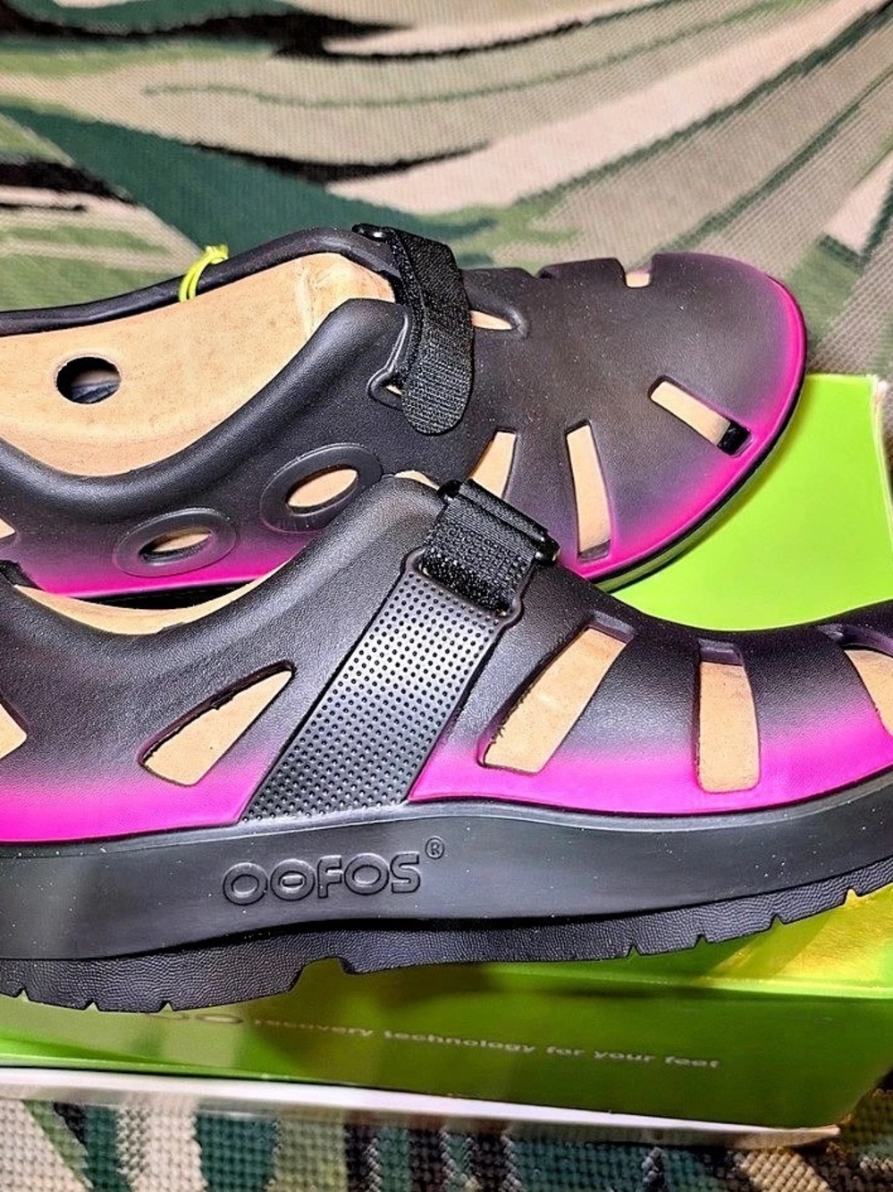 OOFOS OOcando Recovery Black/Pink Sandals Sz- USW -12 NWT